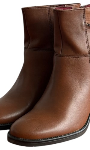 Δερμάτινο Γυναικείo Μποτάκι - M173