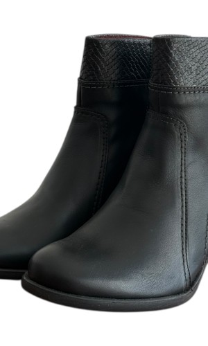 Δερμάτινο Γυναικείo Μποτάκι - M611