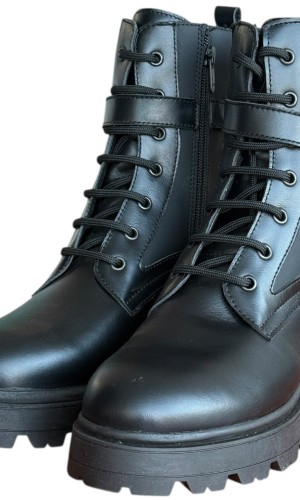 Δερμάτινο Γυναικείo Μποτάκι - W82